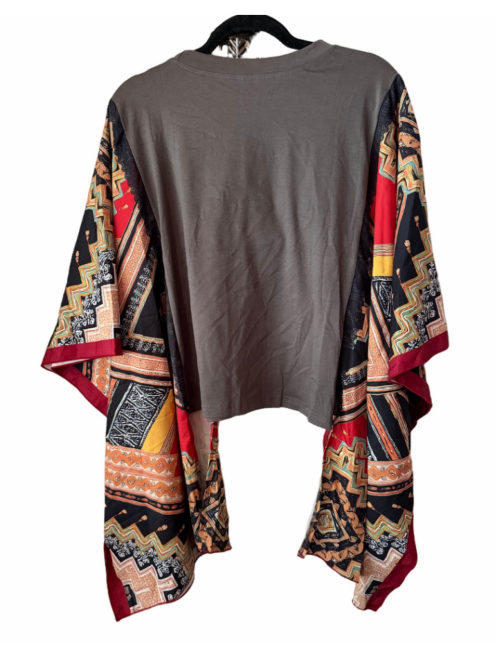 Women's Unbranded Poncho Top Size M Grey Black Graphic Print - Picture 2 of 3
